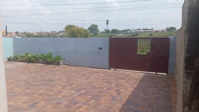 2 Bedroom Property for Sale in Emdeni Gauteng