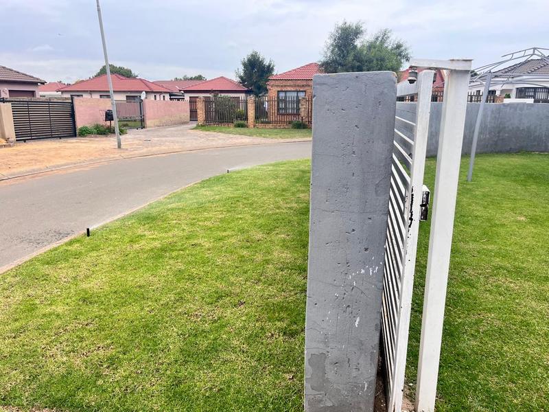 2 Bedroom Property for Sale in Vanderbijlpark CE 4 Gauteng