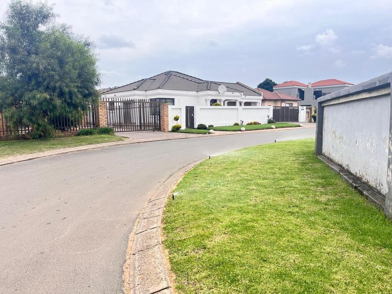 2 Bedroom Property for Sale in Vanderbijlpark CE 4 Gauteng