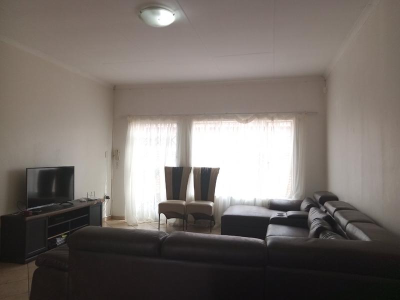 2 Bedroom Property for Sale in Robinpark Gauteng