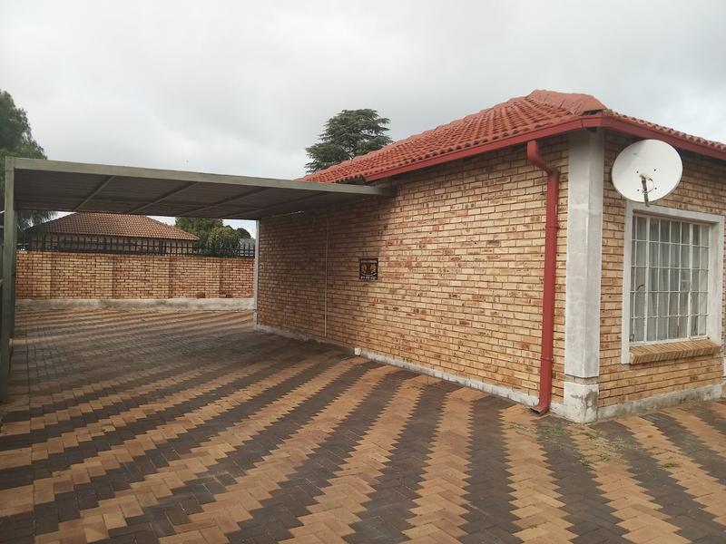 2 Bedroom Property for Sale in Robinpark Gauteng