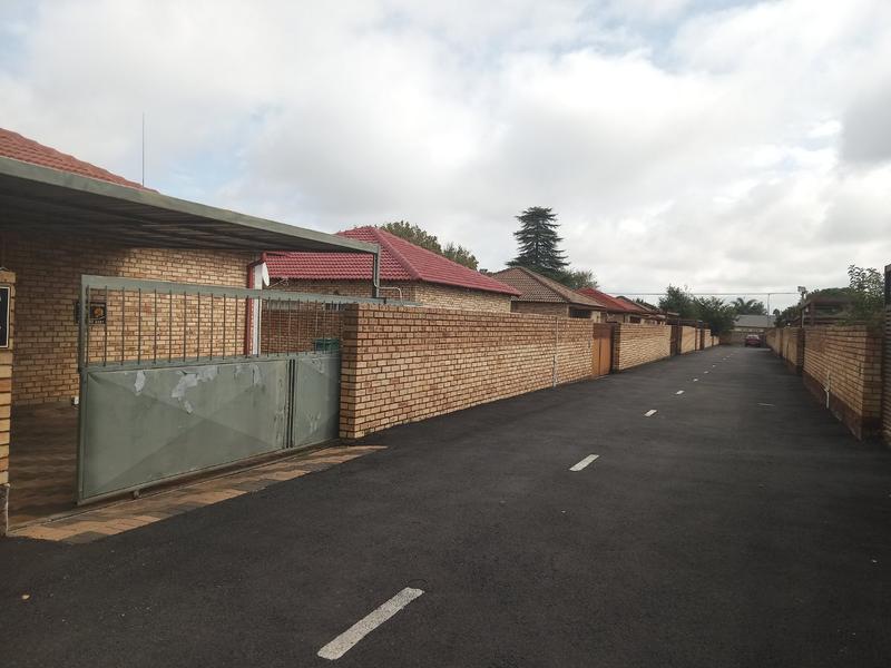 2 Bedroom Property for Sale in Robinpark Gauteng