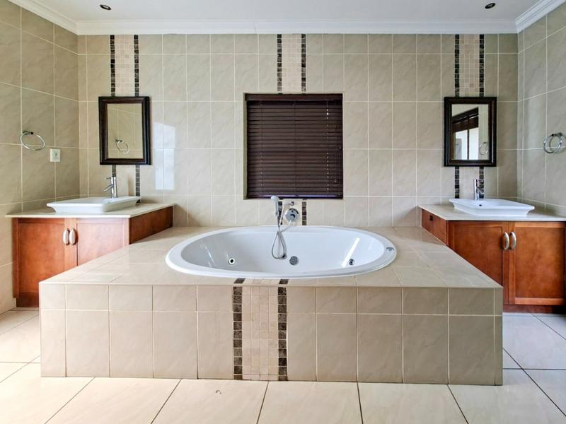 5 Bedroom Property for Sale in Midstream Estate Gauteng