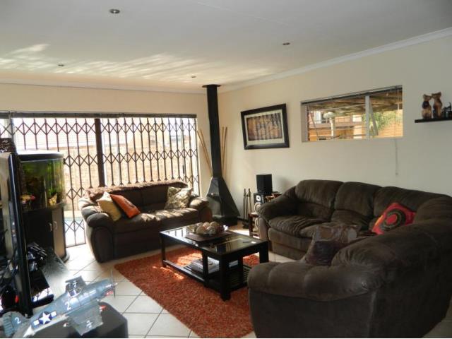 To Let 3 Bedroom Property for Rent in Bonaero Park Gauteng