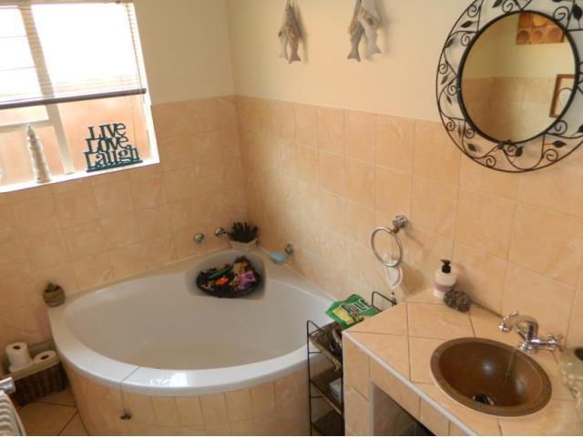 To Let 3 Bedroom Property for Rent in Bonaero Park Gauteng