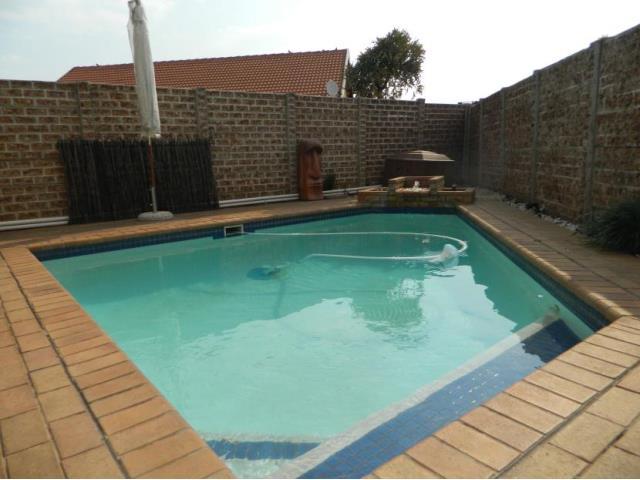 To Let 3 Bedroom Property for Rent in Bonaero Park Gauteng