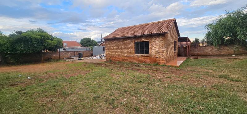 To Let 2 Bedroom Property for Rent in Lotus Gardens Gauteng