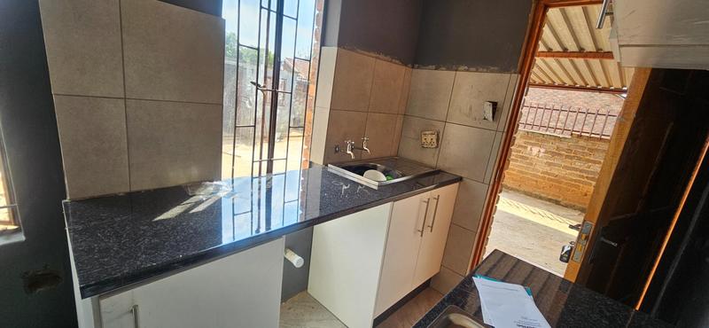 To Let 2 Bedroom Property for Rent in Lotus Gardens Gauteng