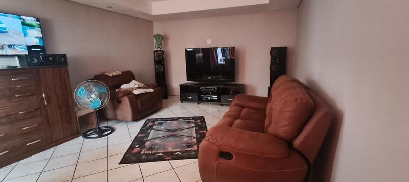 4 Bedroom Property for Sale in Kirkney Gauteng