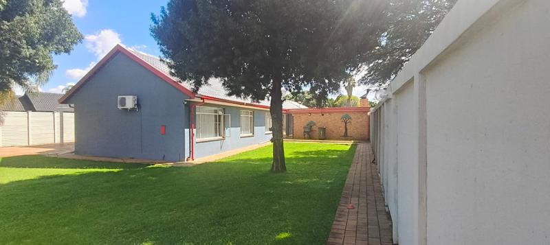 4 Bedroom Property for Sale in Kirkney Gauteng