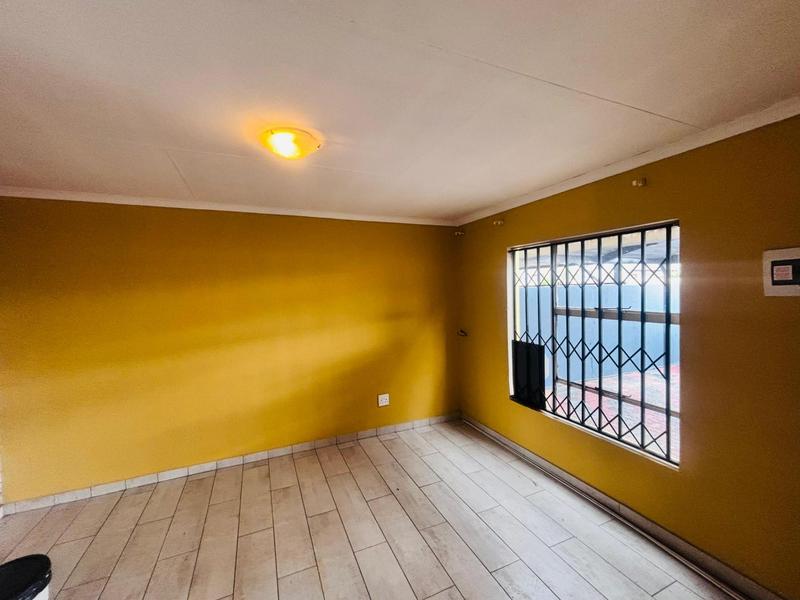 2 Bedroom Property for Sale in Fleurhof Gauteng