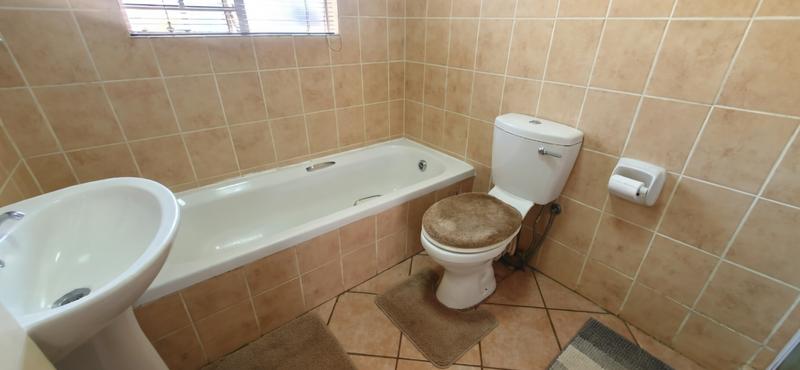 2 Bedroom Property for Sale in Elardus Park Gauteng