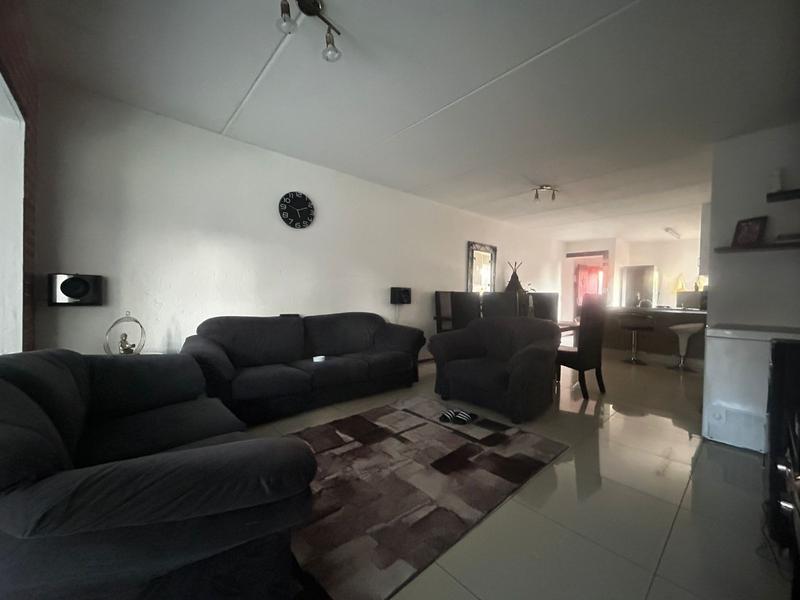 To Let 3 Bedroom Property for Rent in Vorna Valley Gauteng