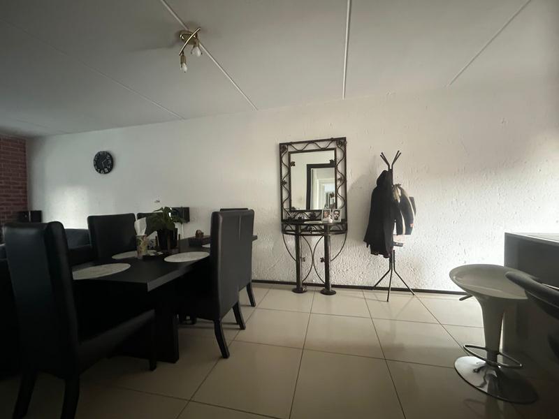 To Let 3 Bedroom Property for Rent in Vorna Valley Gauteng
