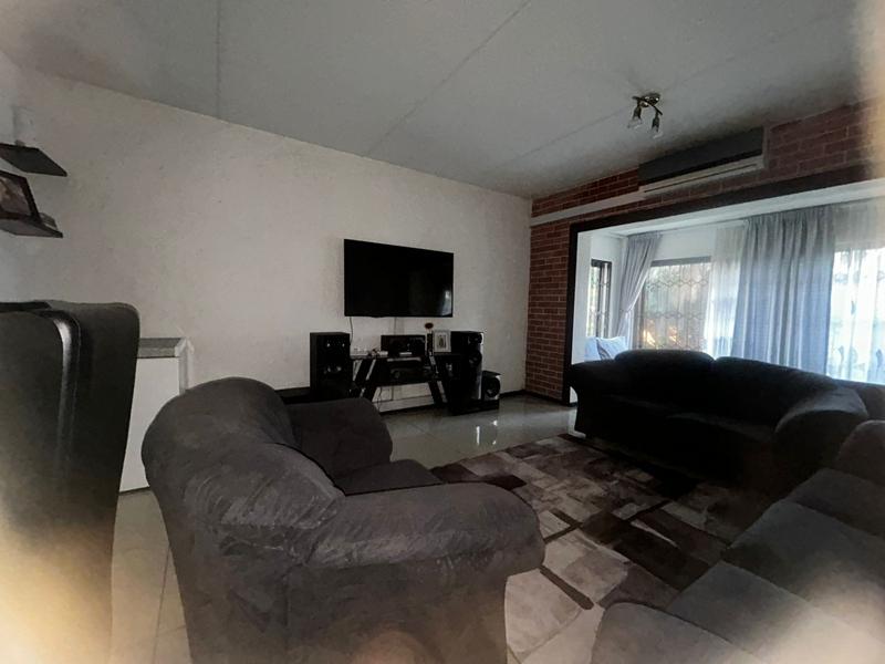 To Let 3 Bedroom Property for Rent in Vorna Valley Gauteng