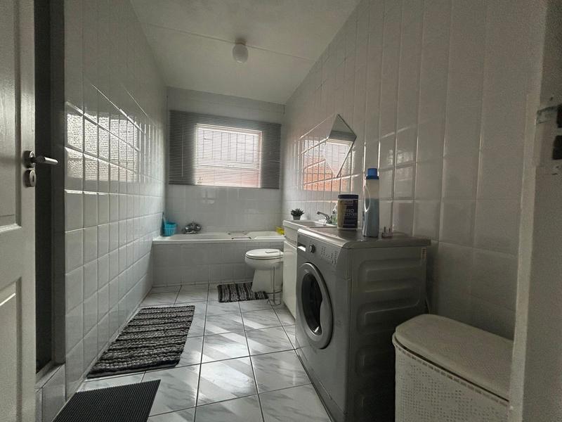 To Let 3 Bedroom Property for Rent in Vorna Valley Gauteng