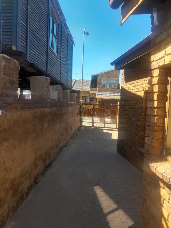 2 Bedroom Property for Sale in Meadowlands Gauteng