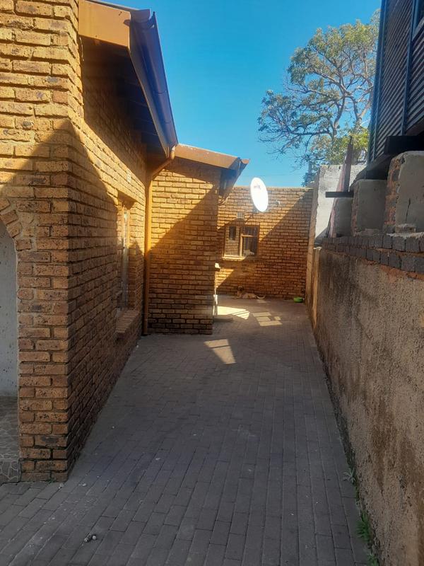 2 Bedroom Property for Sale in Meadowlands Gauteng