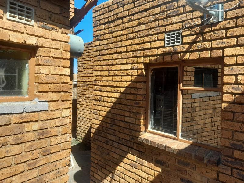 2 Bedroom Property for Sale in Meadowlands Gauteng