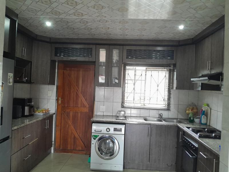 3 Bedroom Property for Sale in Rosslyn Gauteng