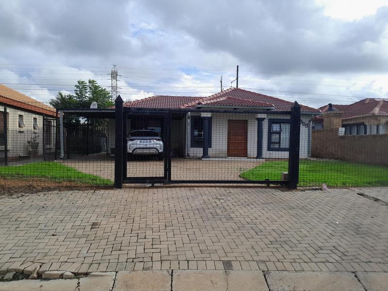 3 Bedroom Property for Sale in Rosslyn Gauteng