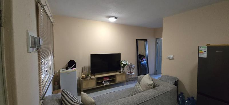 To Let 1 Bedroom Property for Rent in Birch Acres Gauteng