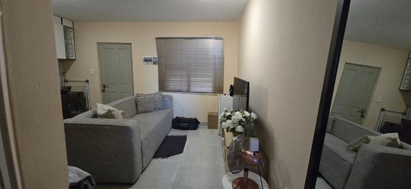 To Let 1 Bedroom Property for Rent in Birch Acres Gauteng