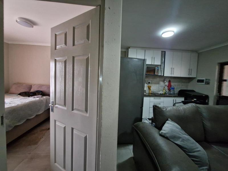 To Let 1 Bedroom Property for Rent in Birch Acres Gauteng