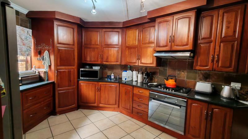 4 Bedroom Property for Sale in Eldoraigne Gauteng