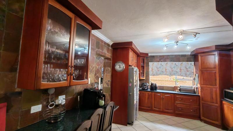 4 Bedroom Property for Sale in Eldoraigne Gauteng