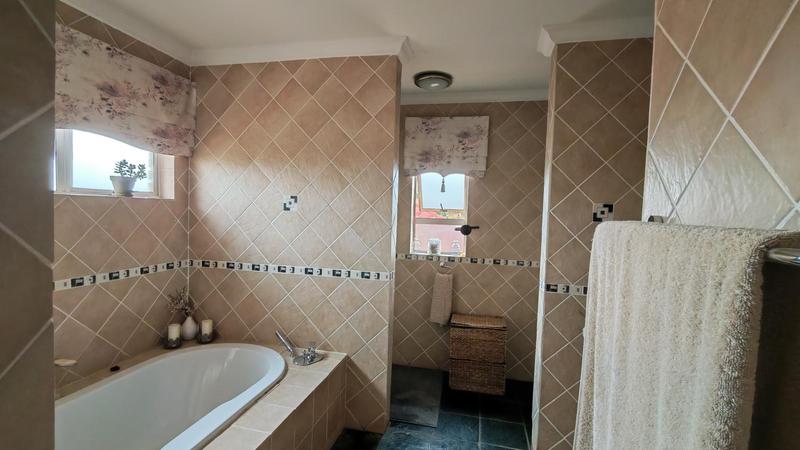 4 Bedroom Property for Sale in Eldoraigne Gauteng
