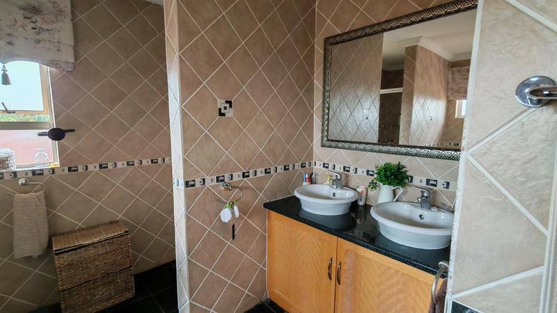 4 Bedroom Property for Sale in Eldoraigne Gauteng
