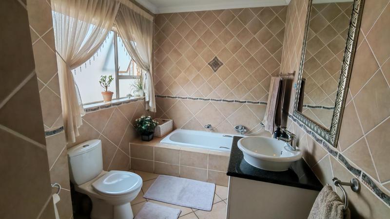 4 Bedroom Property for Sale in Eldoraigne Gauteng