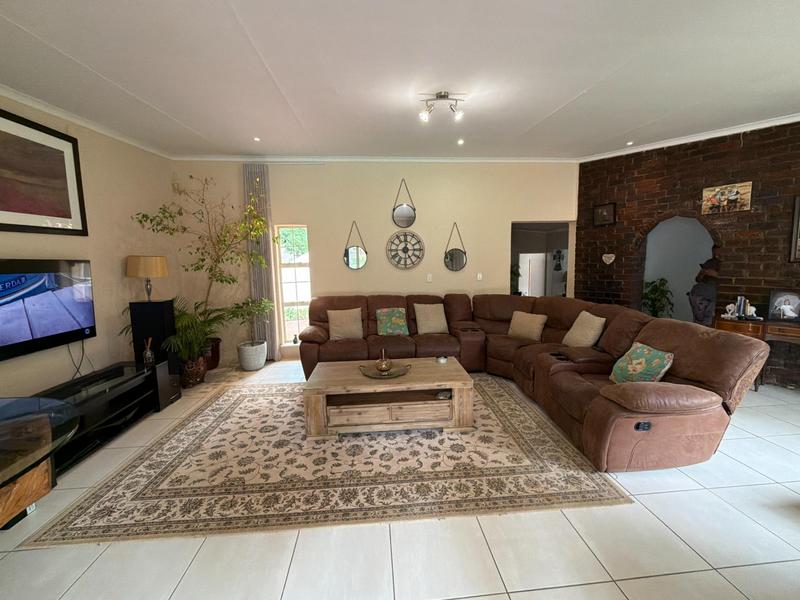 9 Bedroom Property for Sale in Chartwell Gauteng