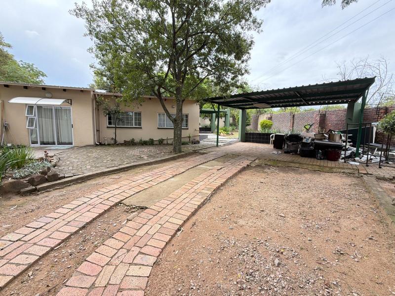 9 Bedroom Property for Sale in Chartwell Gauteng