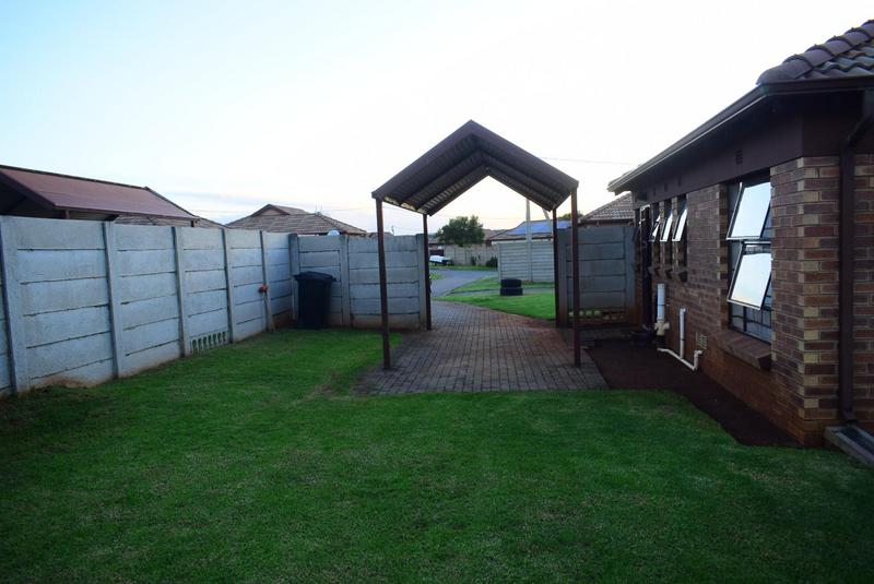 3 Bedroom Property for Sale in Clayville Gauteng