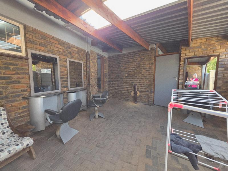 To Let commercial Property for Rent in Garsfontein Gauteng