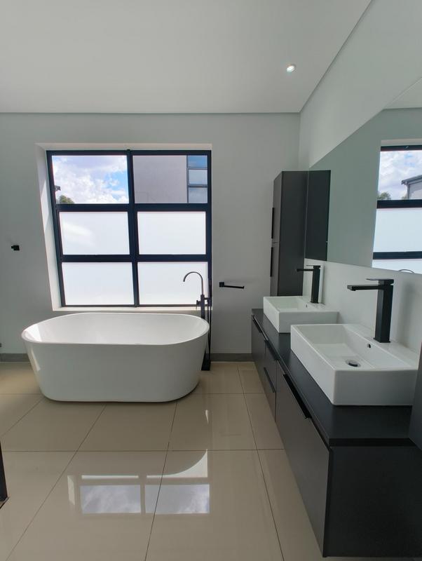 To Let 4 Bedroom Property for Rent in Lynnwood Gauteng