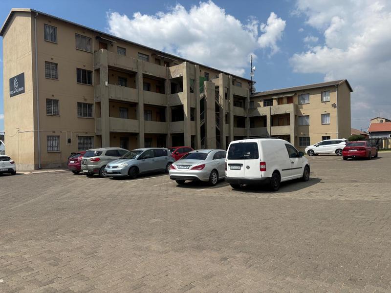 To Let 2 Bedroom Property for Rent in Fleurhof Gauteng