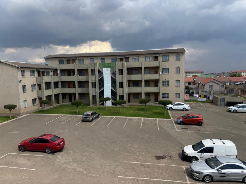 To Let 2 Bedroom Property for Rent in Fleurhof Gauteng