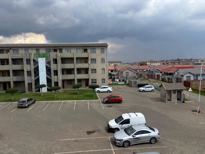 To Let 2 Bedroom Property for Rent in Fleurhof Gauteng