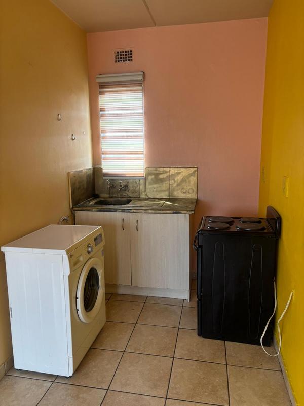 To Let 2 Bedroom Property for Rent in Fleurhof Gauteng