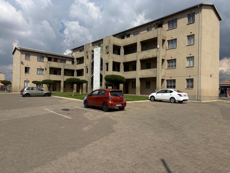 To Let 2 Bedroom Property for Rent in Fleurhof Gauteng