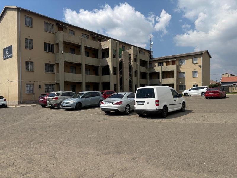 To Let 2 Bedroom Property for Rent in Fleurhof Gauteng