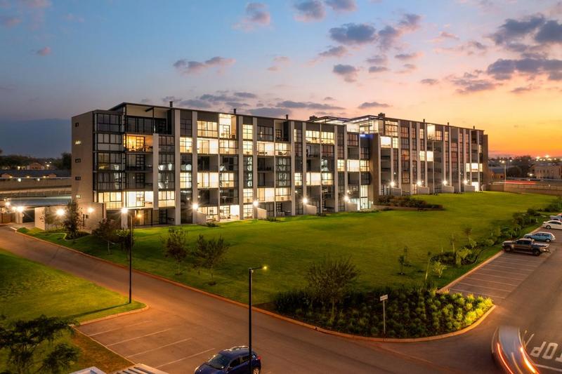 To Let 3 Bedroom Property for Rent in Midfield Estate Gauteng