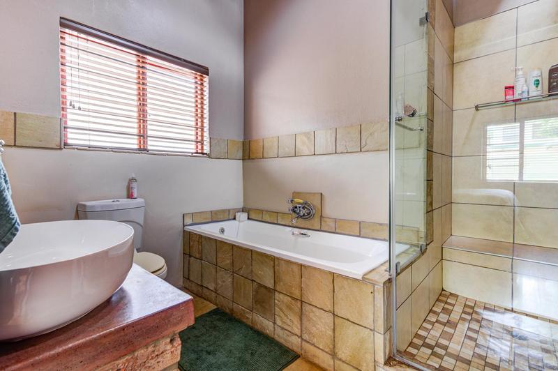 2 Bedroom Property for Sale in Glen Marais Gauteng