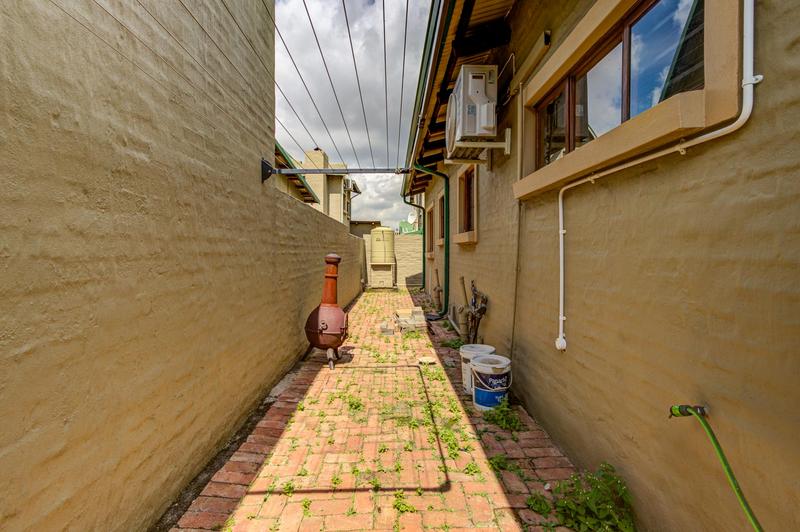 2 Bedroom Property for Sale in Glen Marais Gauteng