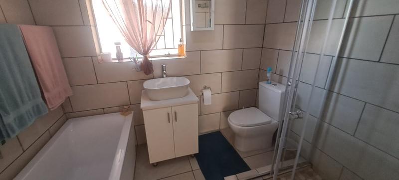 4 Bedroom Property for Sale in Elspark Gauteng