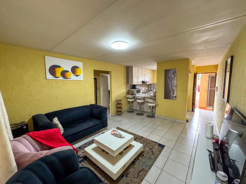 2 Bedroom Property for Sale in Mondeor Gauteng