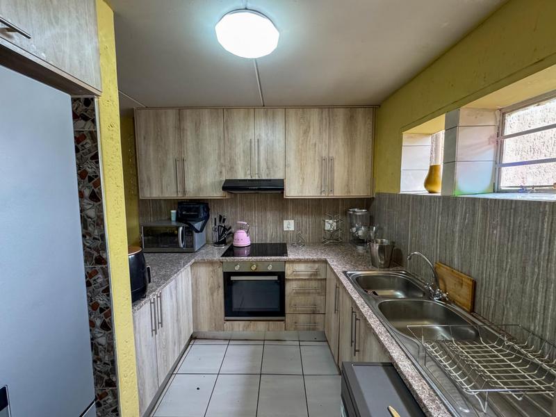 2 Bedroom Property for Sale in Mondeor Gauteng